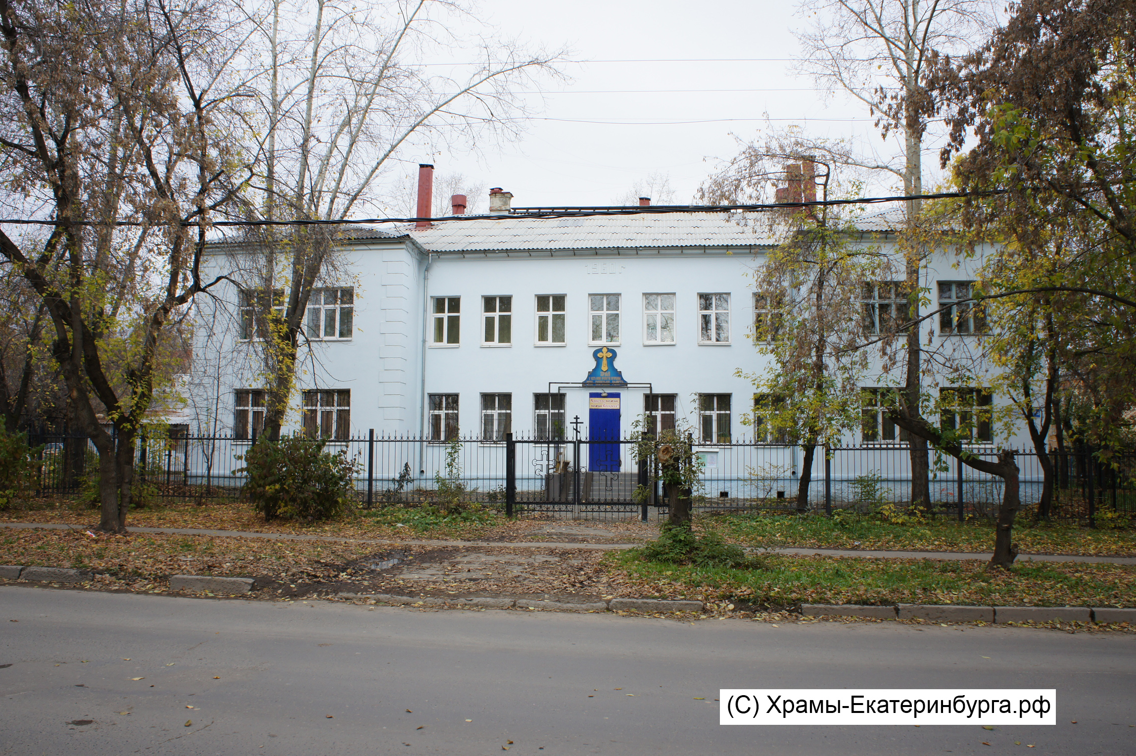 http://xn----7sbbaemlb1arts4ahd0aww1j.xn--p1ai/2012/12/16/hram_v_chest_ikony_vseh_skorbyashih_radoste.jpg